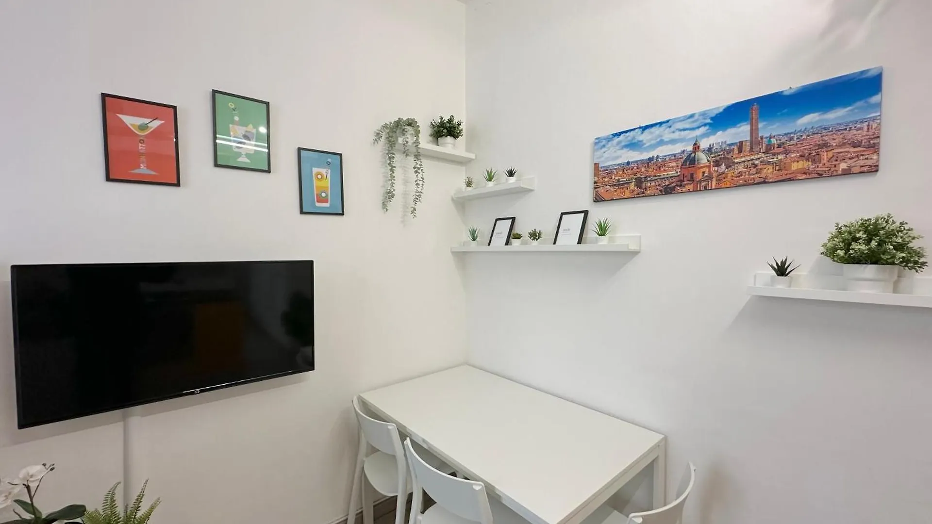 Mondo House Bologna 0*,  Italy